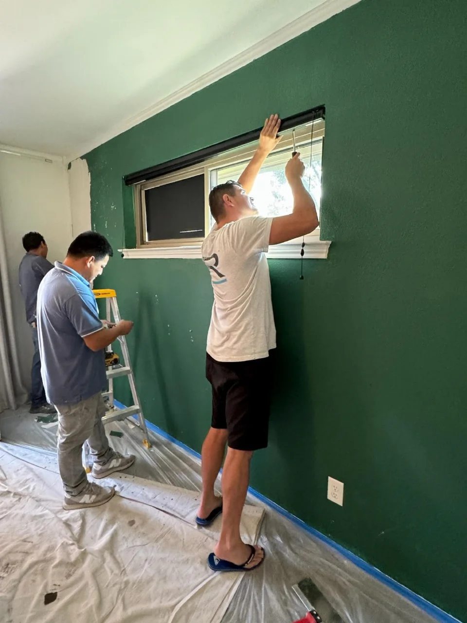 Professional wallpaper installer in La Jolla, San Diego
